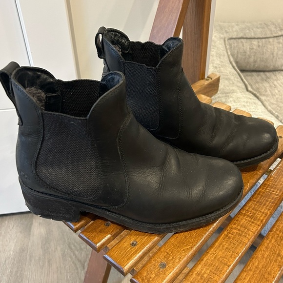 UGG Women's Bonham Ankle Boot Black Leather size 8 - Picture 8 of 9